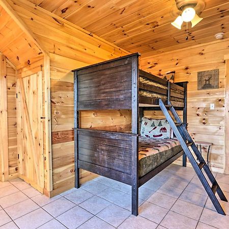 Luxe Cabin With Hot Tub, Theater, Pool Table, Arcade Піджен-Фордж Екстер'єр фото