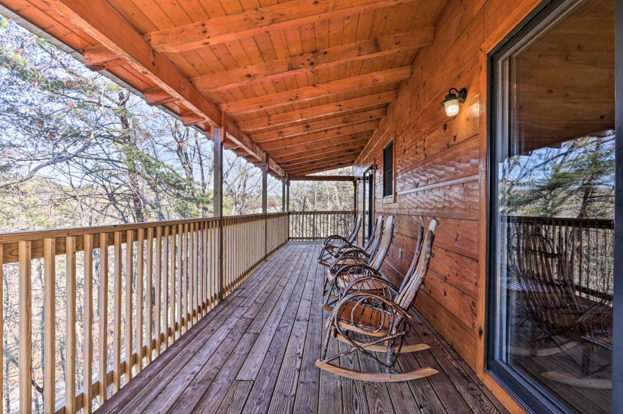 Luxe Cabin With Hot Tub, Theater, Pool Table, Arcade Піджен-Фордж Екстер'єр фото