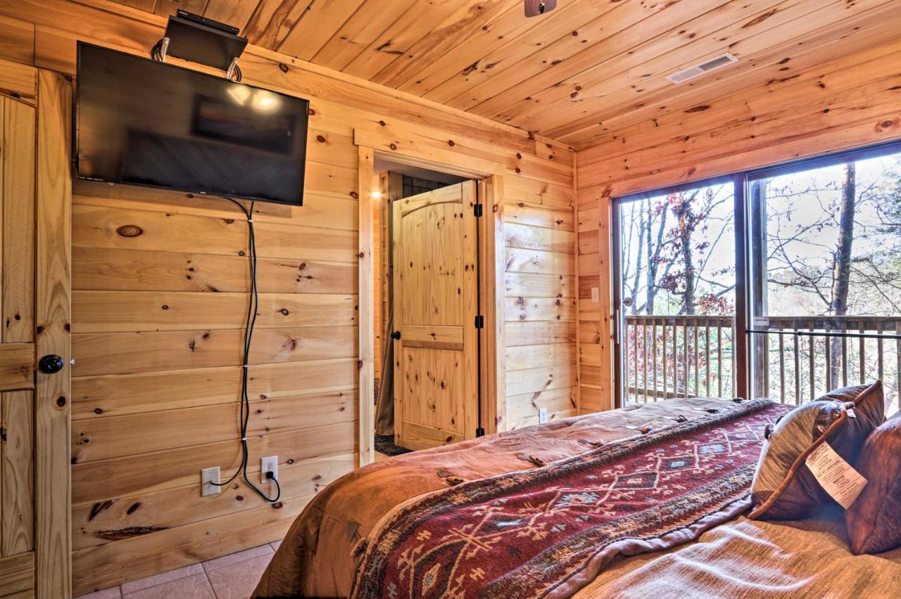 Luxe Cabin With Hot Tub, Theater, Pool Table, Arcade Піджен-Фордж Екстер'єр фото