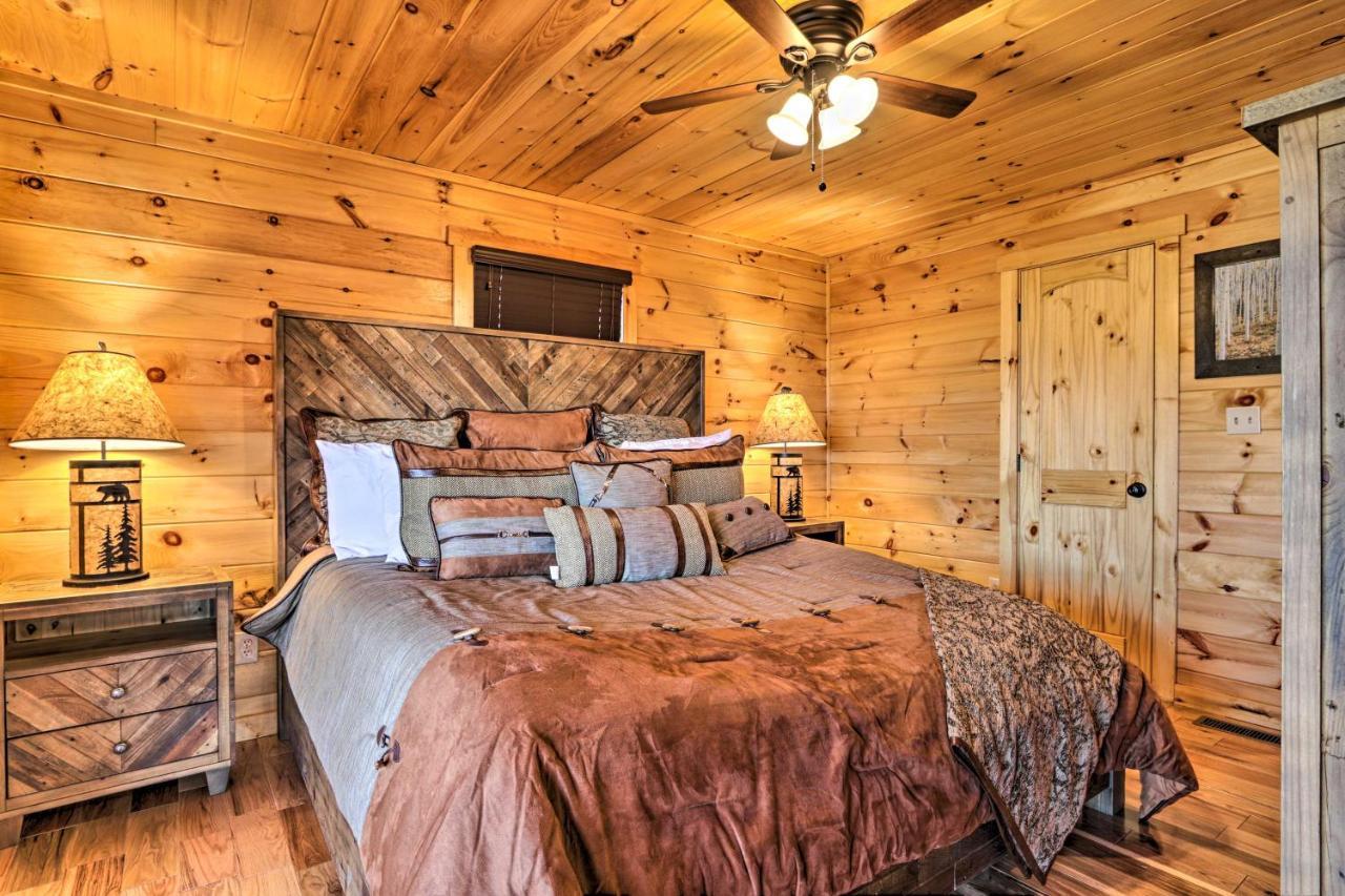 Luxe Cabin With Hot Tub, Theater, Pool Table, Arcade Піджен-Фордж Екстер'єр фото